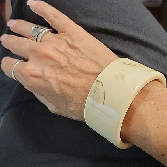 Cream Marbled Cuff Bracelet, Metal Free - Picture 3 of 5